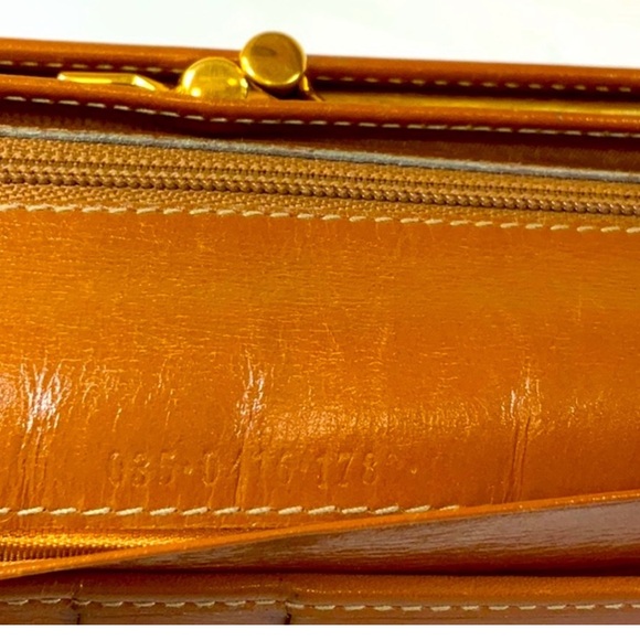 AUTHENTIC GUCCI EC Tan Leather Horseshoe Long Wallet w/kiss-lock coin compartmen - Picture 13 of 13